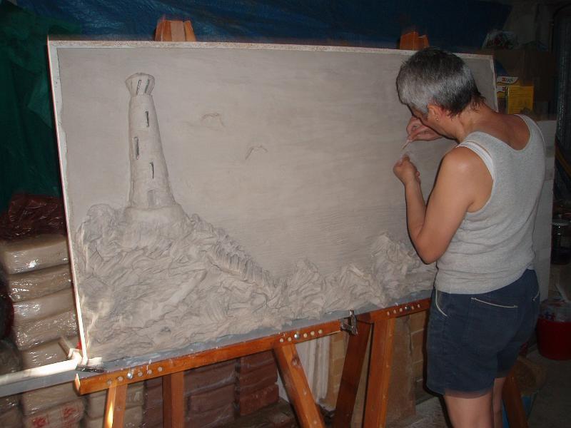 GODOY HACIENDO MURAL.JPG